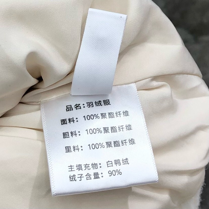 THOM BROWNE 汤姆布朗 TB🌺女款高版本，网红爆款折叠半高领女款羽绒服（含白鸭绒90%） \n