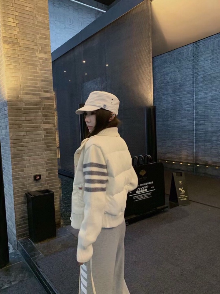 THOM BROWNE 汤姆布朗 TB🌺女款高版本，网红爆款折叠半高领女款羽绒服（含白鸭绒90%） \n