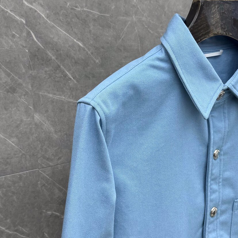 THOM BROWNE 汤姆布朗 TB 水洗棉牛仔衬衫休闲夹克外套 \n码数：1-4 颜色：浅兰、杏色\