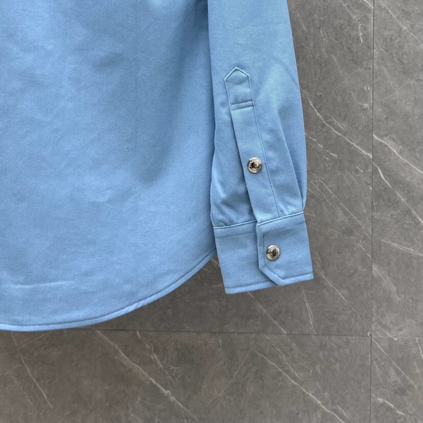 THOM BROWNE 汤姆布朗 TB 水洗棉牛仔衬衫休闲夹克外套 \n码数：1-4 颜色：浅兰、杏色\