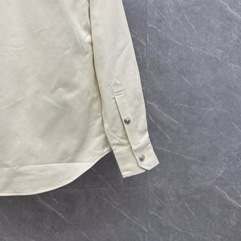 THOM BROWNE 汤姆布朗 TB 水洗棉牛仔衬衫休闲夹克外套 \n码数：1-4 颜色：浅兰、杏色\