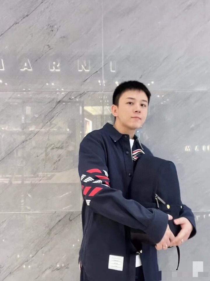 THOM BROWNE 汤姆布朗 TB 彩条四杠衬衫长袖休闲夹克外套 \n码数：1-4 颜色：蓝色（下单