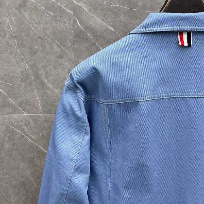 THOM BROWNE 汤姆布朗 TB丹宁牛仔工装休闲夹克外套 \n码数：1-4 颜色：杏色、浅兰（下单