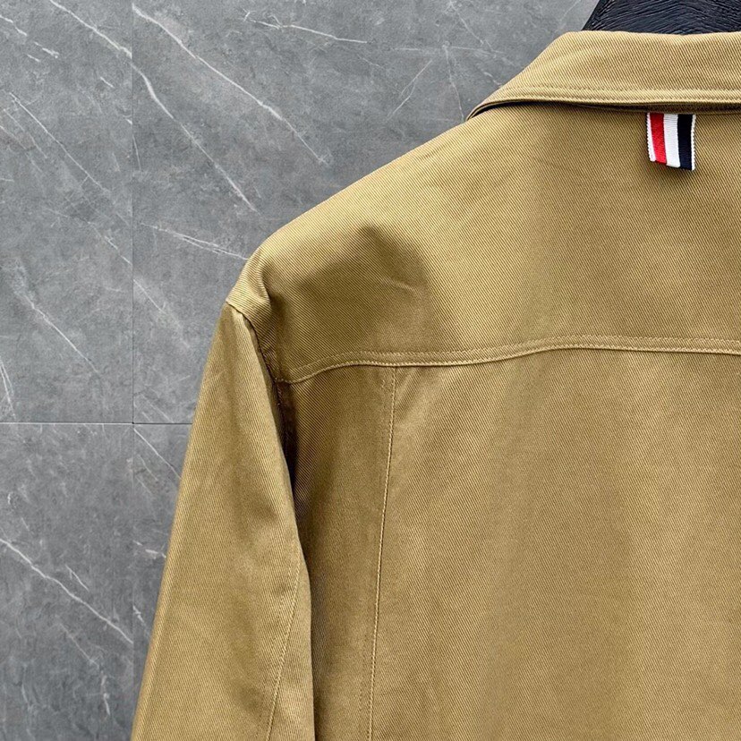 THOM BROWNE 汤姆布朗 TB丹宁牛仔工装休闲夹克外套 \n码数：1-4 颜色：杏色、浅兰（下单