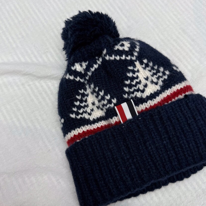 THOM BROWNE 汤姆布朗 TB 费尔岛毛球针织帽 \n码数：均码，颜色：灰色、藏青\n