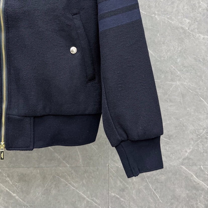 THOM BROWNE 汤姆布朗 TB色织四杠毛呢棒球领夹克外套 \n码数：1-4 颜色：灰色、藏蓝\n