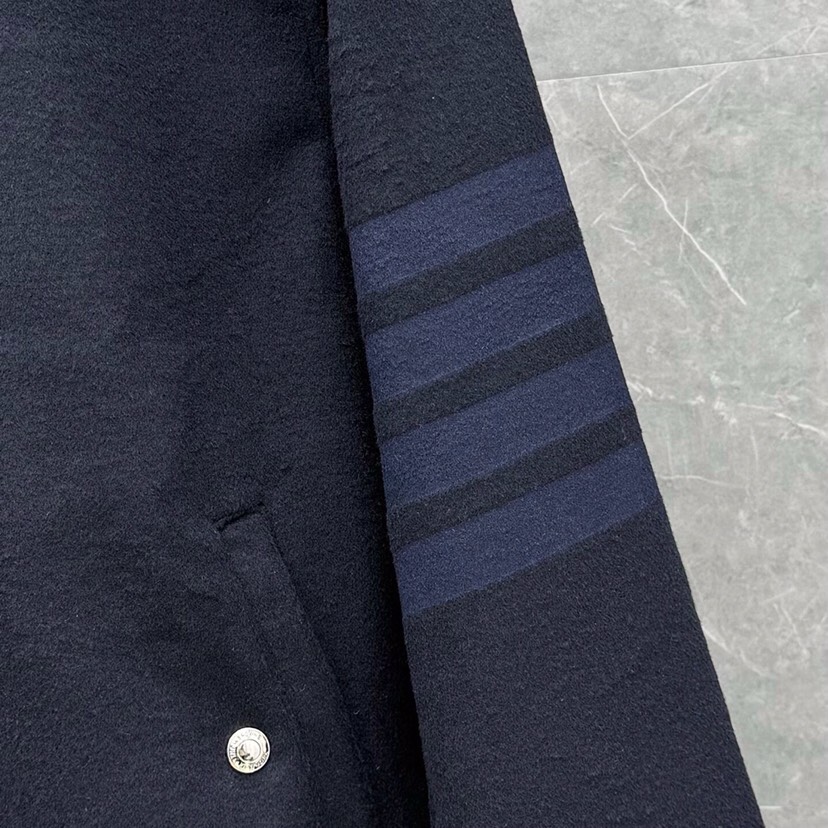 THOM BROWNE 汤姆布朗 TB色织四杠毛呢棒球领夹克外套 \n码数：1-4 颜色：灰色、藏蓝\n