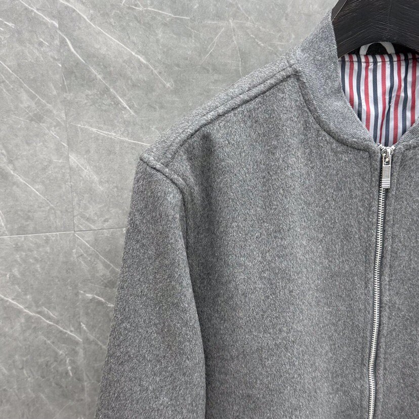 THOM BROWNE 汤姆布朗 TB色织四杠毛呢棒球领夹克外套 \n码数：1-4 颜色：灰色、藏蓝\n