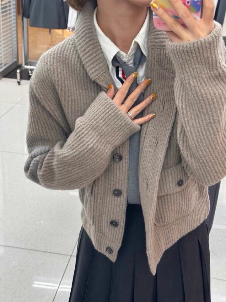 THOM BROWNE 汤姆布朗 TB 爆款加厚保暖翻领四杠短款夹克开衫毛衣\n码数：0.1.2 颜色：