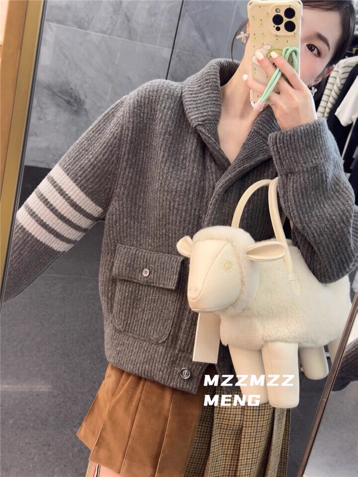 THOM BROWNE 汤姆布朗 TB 爆款加厚保暖翻领四杠短款夹克开衫毛衣\n码数：0.1.2 颜色：