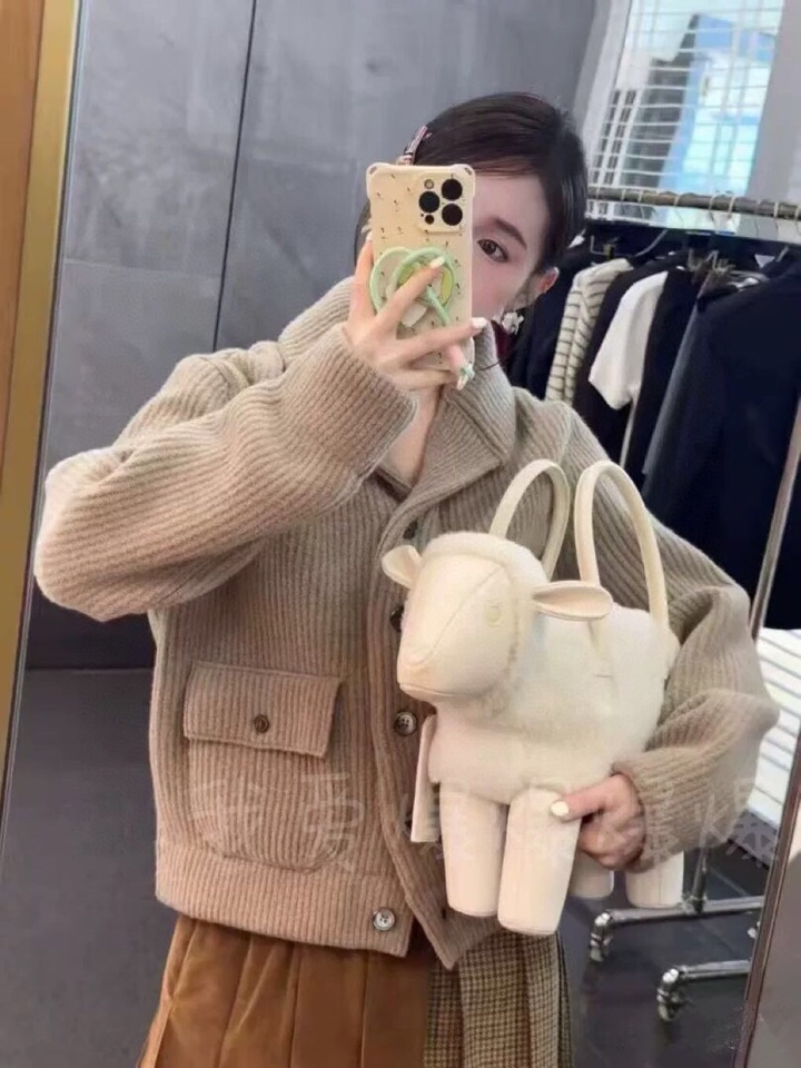 THOM BROWNE 汤姆布朗 TB 爆款加厚保暖翻领四杠短款夹克开衫毛衣\n码数：0.1.2 颜色：