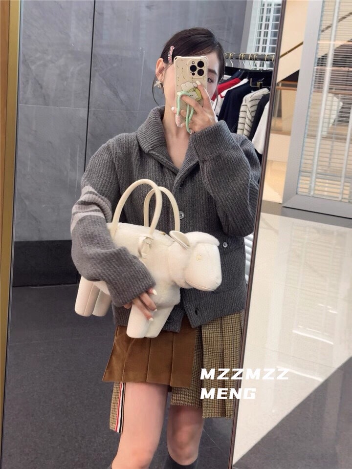 THOM BROWNE 汤姆布朗 TB 爆款加厚保暖翻领四杠短款夹克开衫毛衣\n码数：0.1.2 颜色：