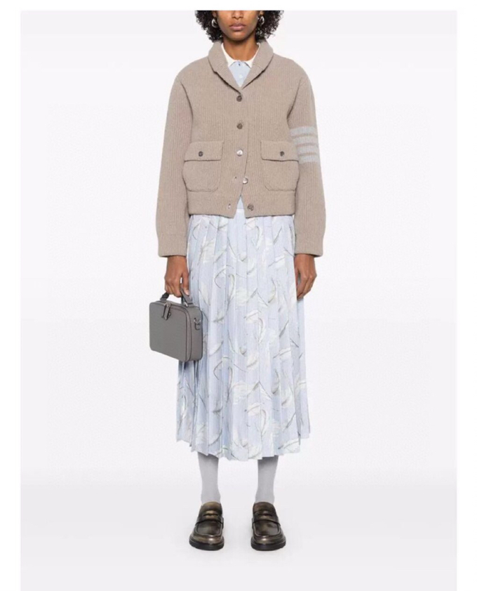 THOM BROWNE 汤姆布朗 TB 爆款加厚保暖翻领四杠短款夹克开衫毛衣\n码数：0.1.2 颜色：