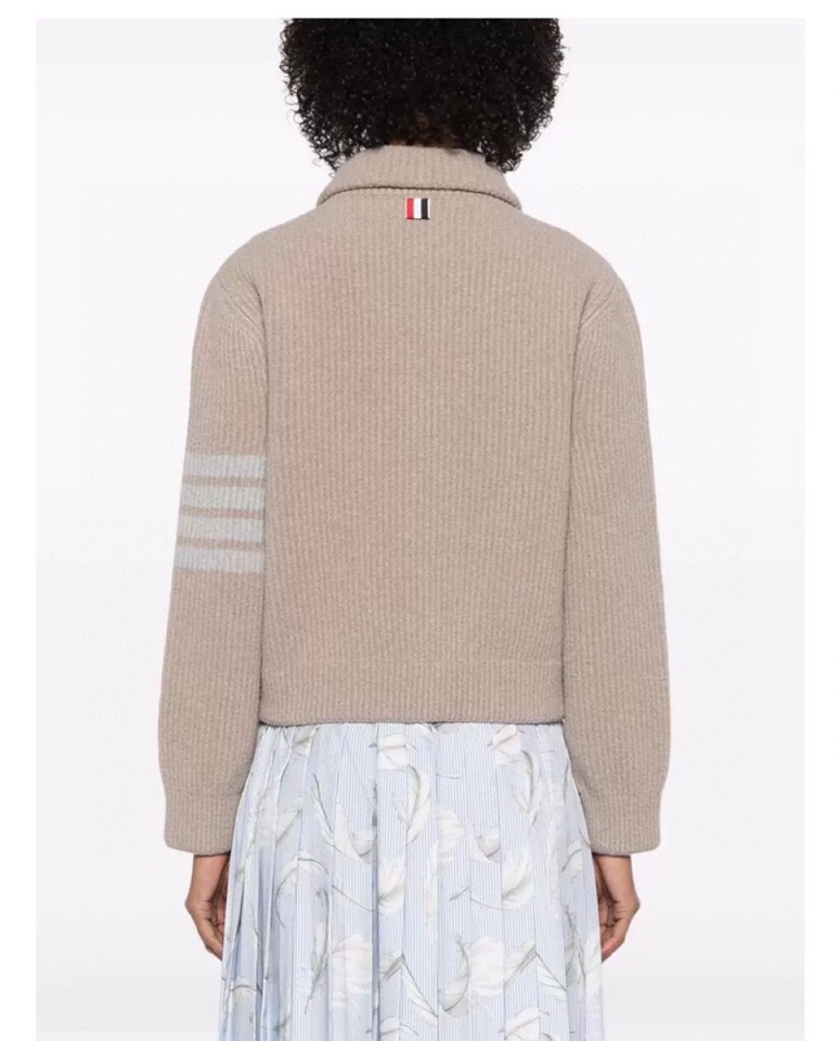 THOM BROWNE 汤姆布朗 TB 爆款加厚保暖翻领四杠短款夹克开衫毛衣\n码数：0.1.2 颜色：