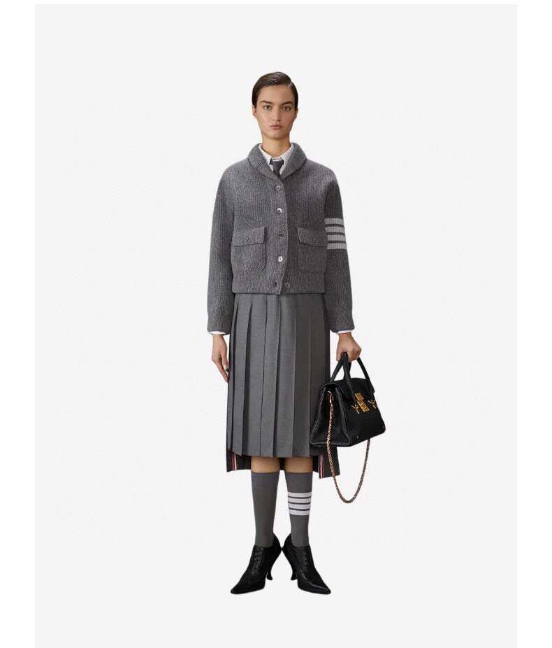 THOM BROWNE 汤姆布朗 TB 爆款加厚保暖翻领四杠短款夹克开衫毛衣\n码数：0.1.2 颜色：