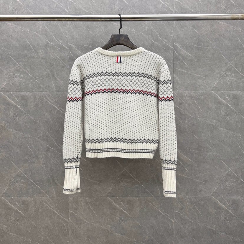 THOM BROWNE 汤姆布朗 TB🌺女款🌺塞尔岛提花圆领羊毛开衫 \n码数：0.1.2 颜色：白色、