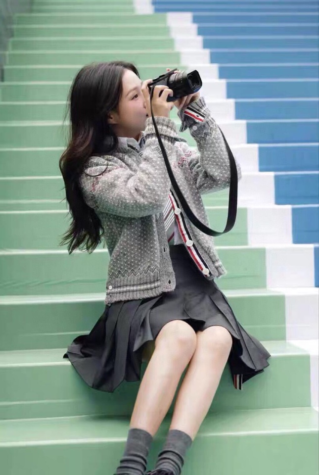 THOM BROWNE 汤姆布朗 TB🌺女款🌺塞尔岛提花圆领羊毛开衫 \n码数：0.1.2 颜色：白色、