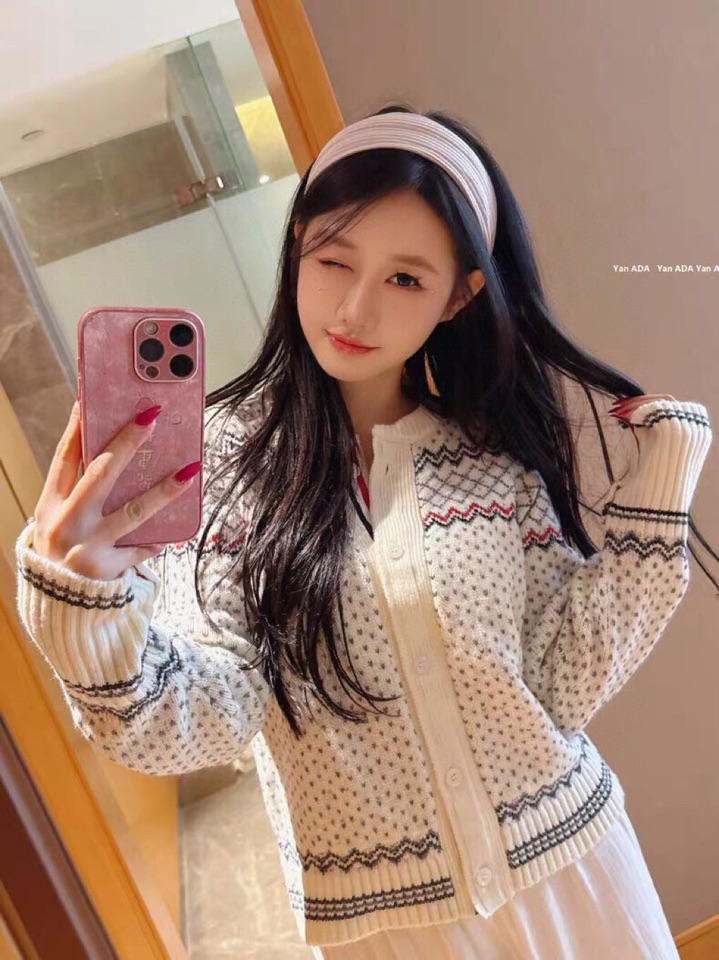 THOM BROWNE 汤姆布朗 TB🌺女款🌺塞尔岛提花圆领羊毛开衫 \n码数：0.1.2 颜色：白色、