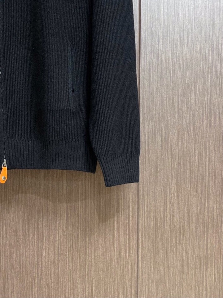 Loro Piana 诺悠翩雅lP🆕 ss秋冬新品毛领拉链针织毛衣开衫外套，毛领可拆卸设计，美式穿搭经典