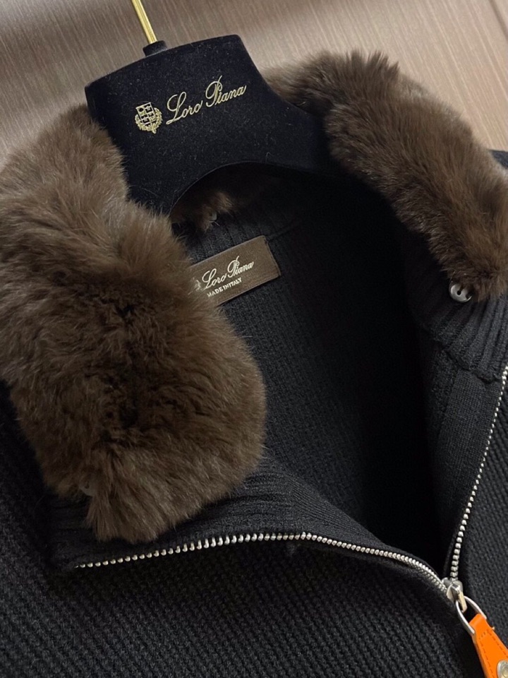 Loro Piana 诺悠翩雅lP🆕 ss秋冬新品毛领拉链针织毛衣开衫外套，毛领可拆卸设计，美式穿搭经典