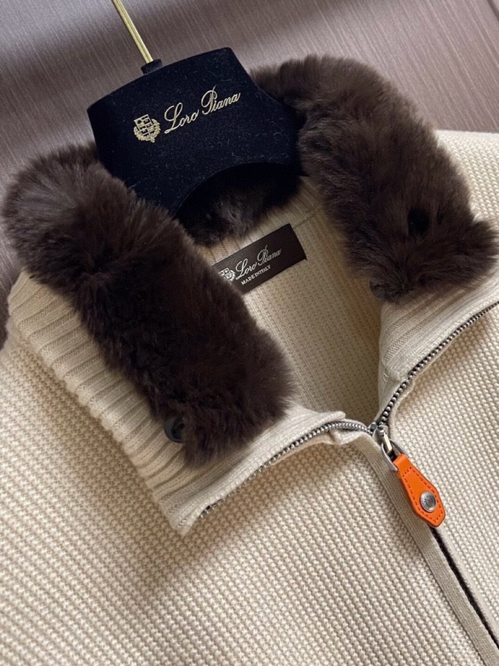 Loro Piana 诺悠翩雅lP🆕 ss秋冬新品毛领拉链针织毛衣开衫外套，毛领可拆卸设计，美式穿搭经典