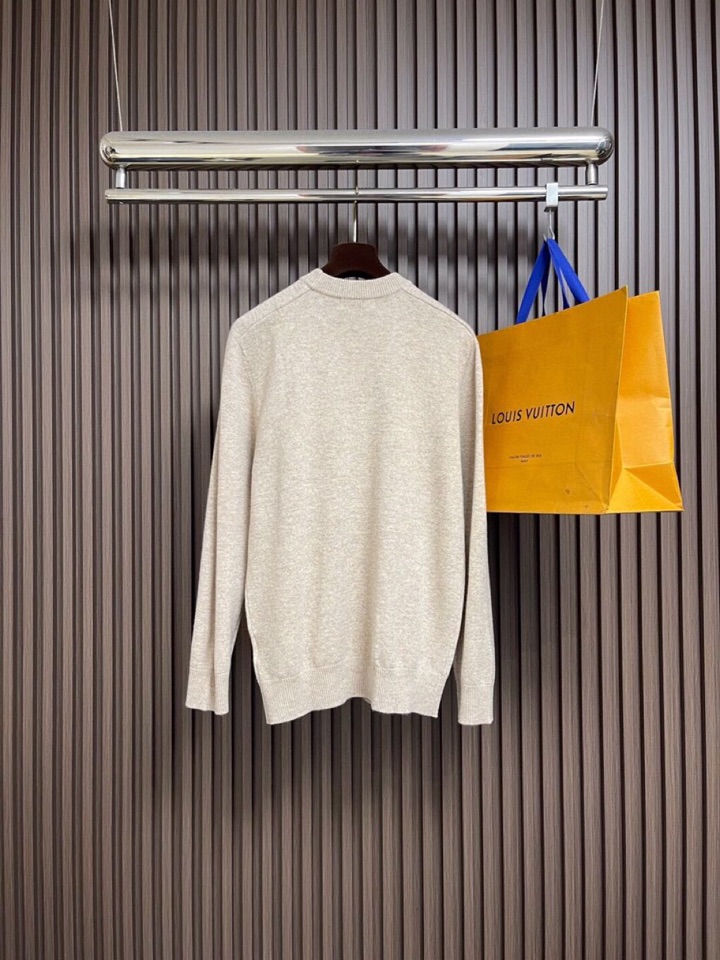 Loro Piana 诺悠翩雅lP🆕 秋冬新款针织衫圆领毛衣，针织面料质感上乘，触感柔软顺滑，亲肤性极佳