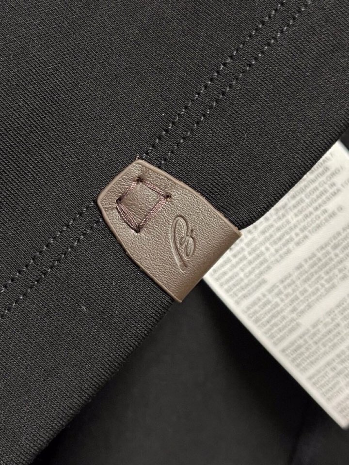 Brioni 布莱奥尼 天丝棉圆领长袖t恤，高端奢华且白金级的一款经典基础款t恤衫。通体的设计完美融合意