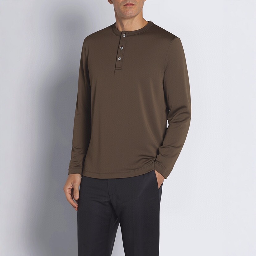Brioni布莱奥尼 亨利领男士圆领长袖T恤 看似简约的设计 越考验工艺与面料的结合，对技术以及工厂设备