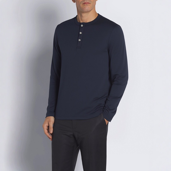 Brioni布莱奥尼 亨利领男士圆领长袖T恤 看似简约的设计 越考验工艺与面料的结合，对技术以及工厂设备