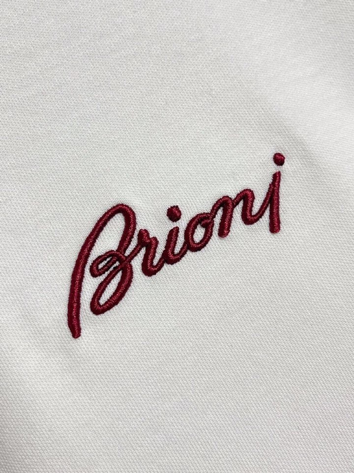Brioni 2025SS新款圆领长袖T恤，采用客供独家进口定制面料，面料表面非常有质感显而易见，上身透