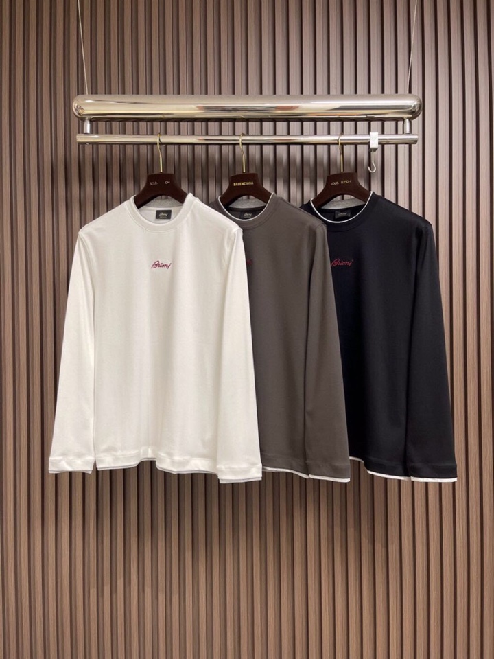 Brioni 2025SS新款圆领长袖T恤，采用客供独家进口定制面料，面料表面非常有质感显而易见，上身透