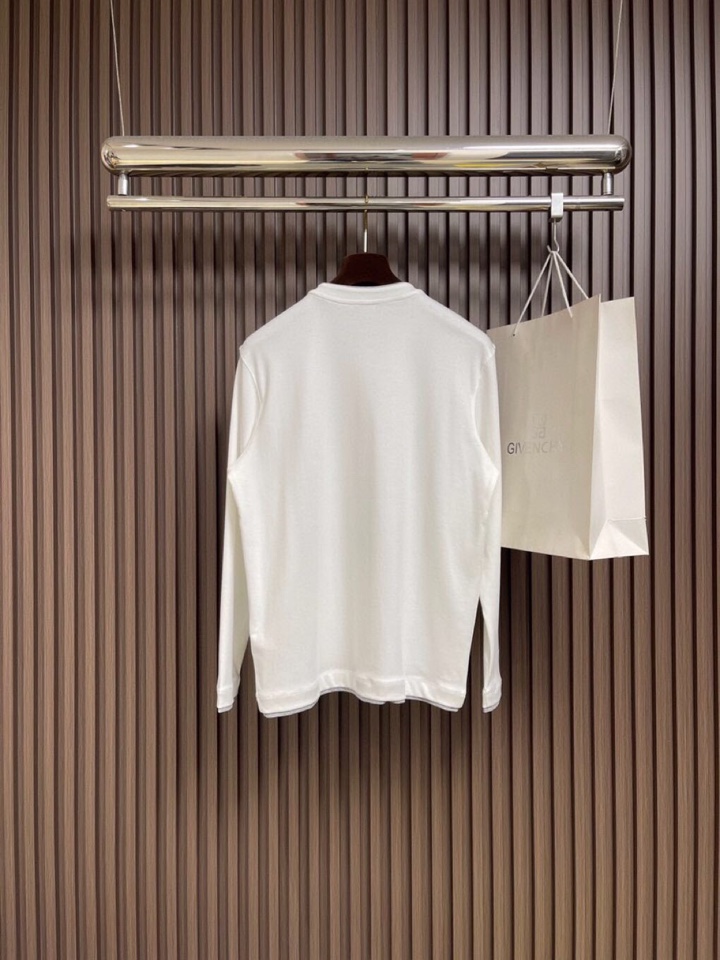 Brioni 2025SS新款圆领长袖T恤，采用客供独家进口定制面料，面料表面非常有质感显而易见，上身透