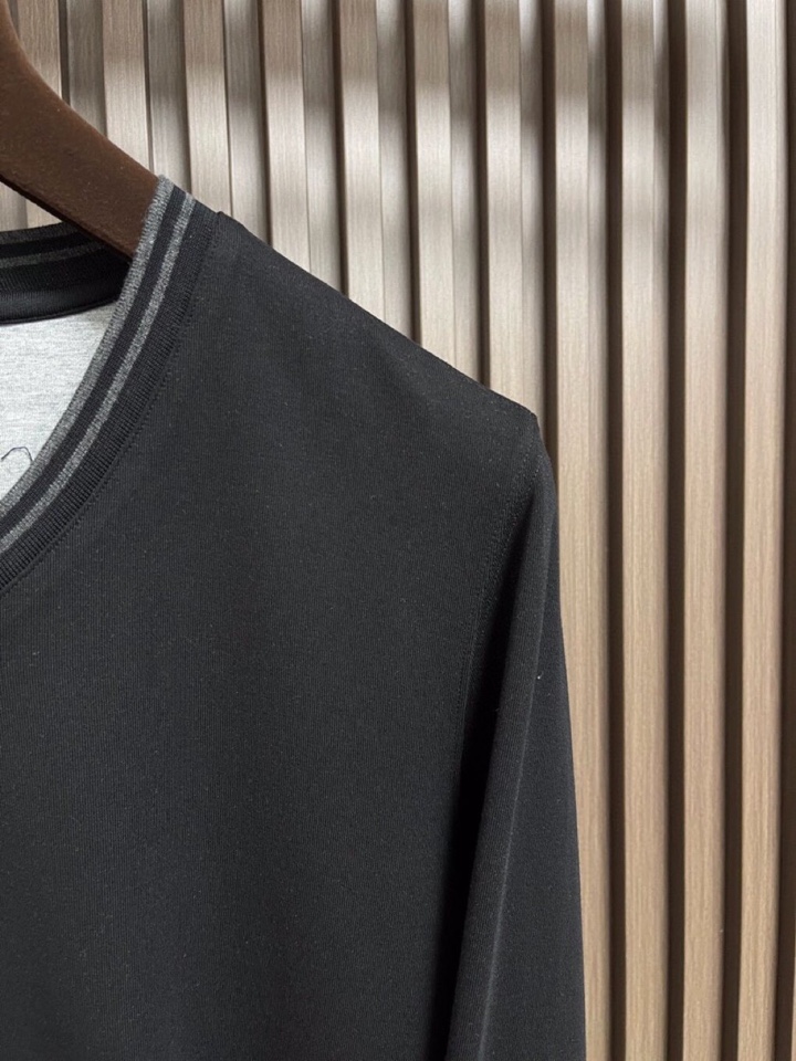 BC Brunello Cucinelli 2025SS秋季新品假两件V领长袖T恤，帅气时尚，简约百搭款