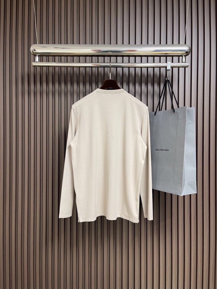 Loro Piana 诺悠翩雅lP🆕 ss秋冬新款圆领长袖T恤打底衫，全品相！工艺采用胸前logo 设计