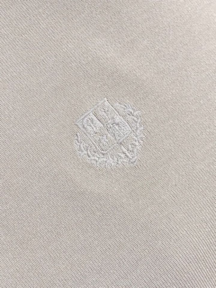 Loro Piana 诺悠翩雅lP🆕 ss秋冬新款圆领长袖T恤打底衫，全品相！工艺采用胸前logo 设计