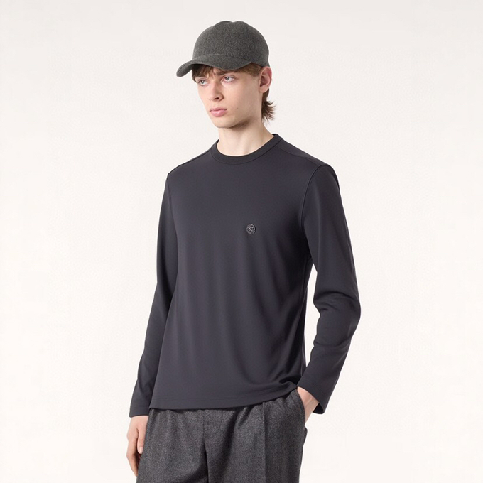 Loro Piana 诺悠翩雅lP🆕 ss秋冬新款圆领长袖T恤打底衫，全品相！工艺采用胸前logo 设计