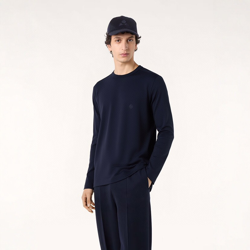 Loro Piana 诺悠翩雅lP🆕 ss秋冬新款圆领长袖T恤打底衫，全品相！工艺采用胸前logo 设计