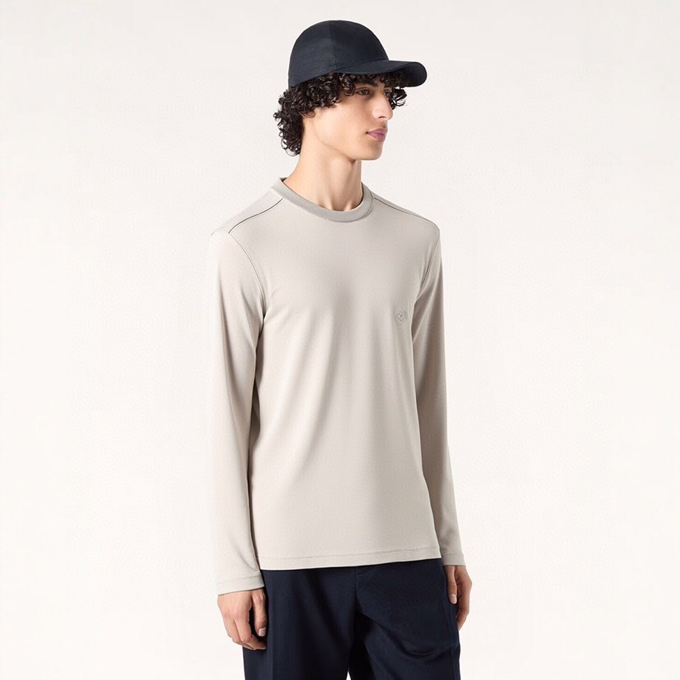 Loro Piana 诺悠翩雅lP🆕 ss秋冬新款圆领长袖T恤打底衫，全品相！工艺采用胸前logo 设计