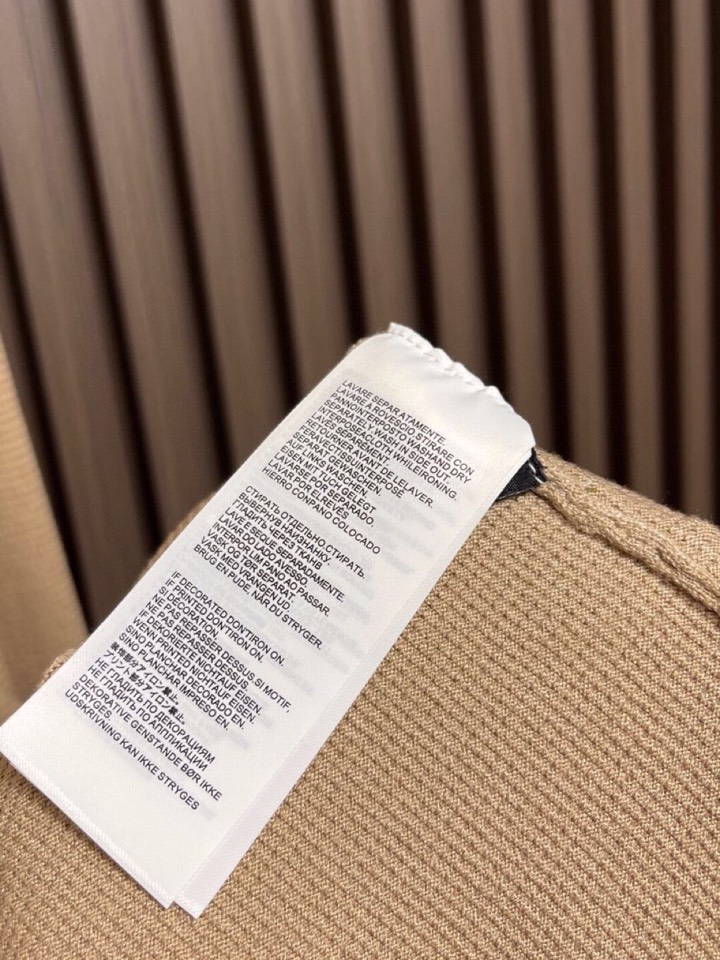 kiton 奇顿 三扣翻领针织衫翻领长袖毛衣 精选优质面料，轻盈蓬松却比普通羊毛更保暖，室内外自由切换，