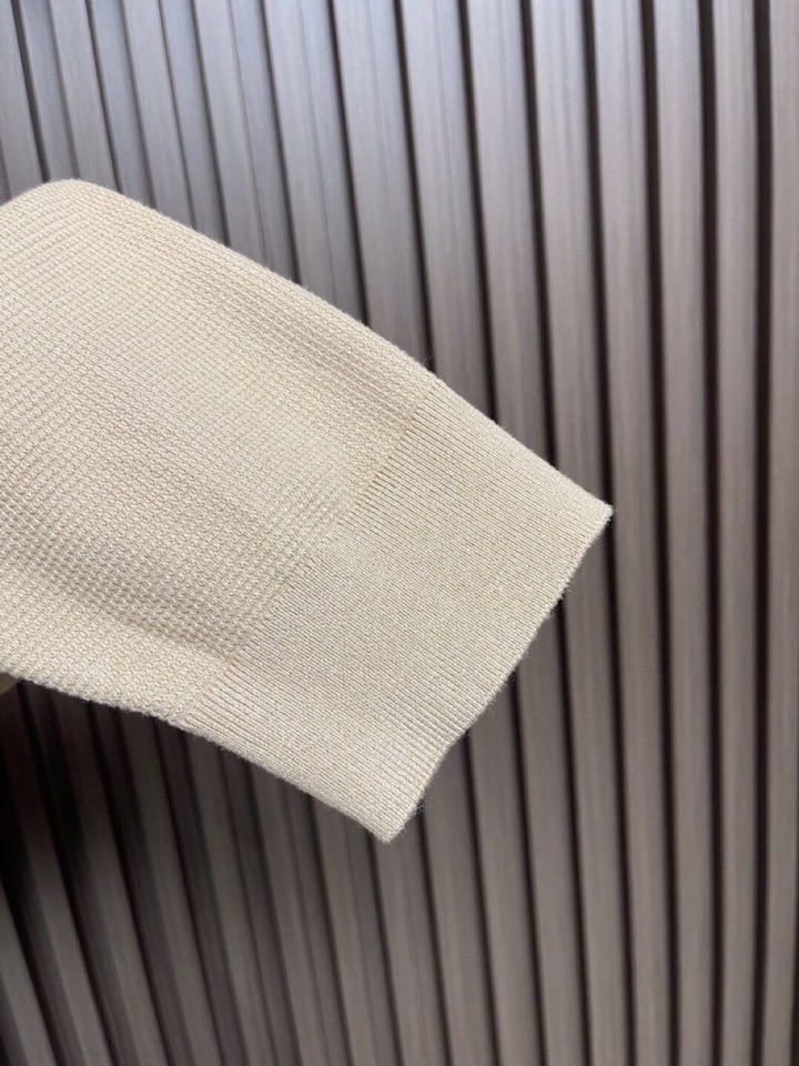 kiton 奇顿 三扣翻领针织衫翻领长袖毛衣 精选优质面料，轻盈蓬松却比普通羊毛更保暖，室内外自由切换，