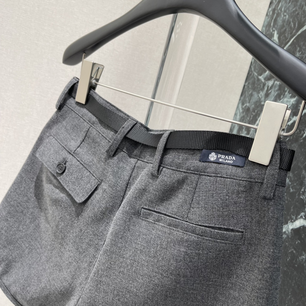 PD 25秋冬新款 高腰西装短裤 面料挺括有垂感 不易起皱 春夏秋都能穿~高腰A字版型显瘦修饰腿型 梨形