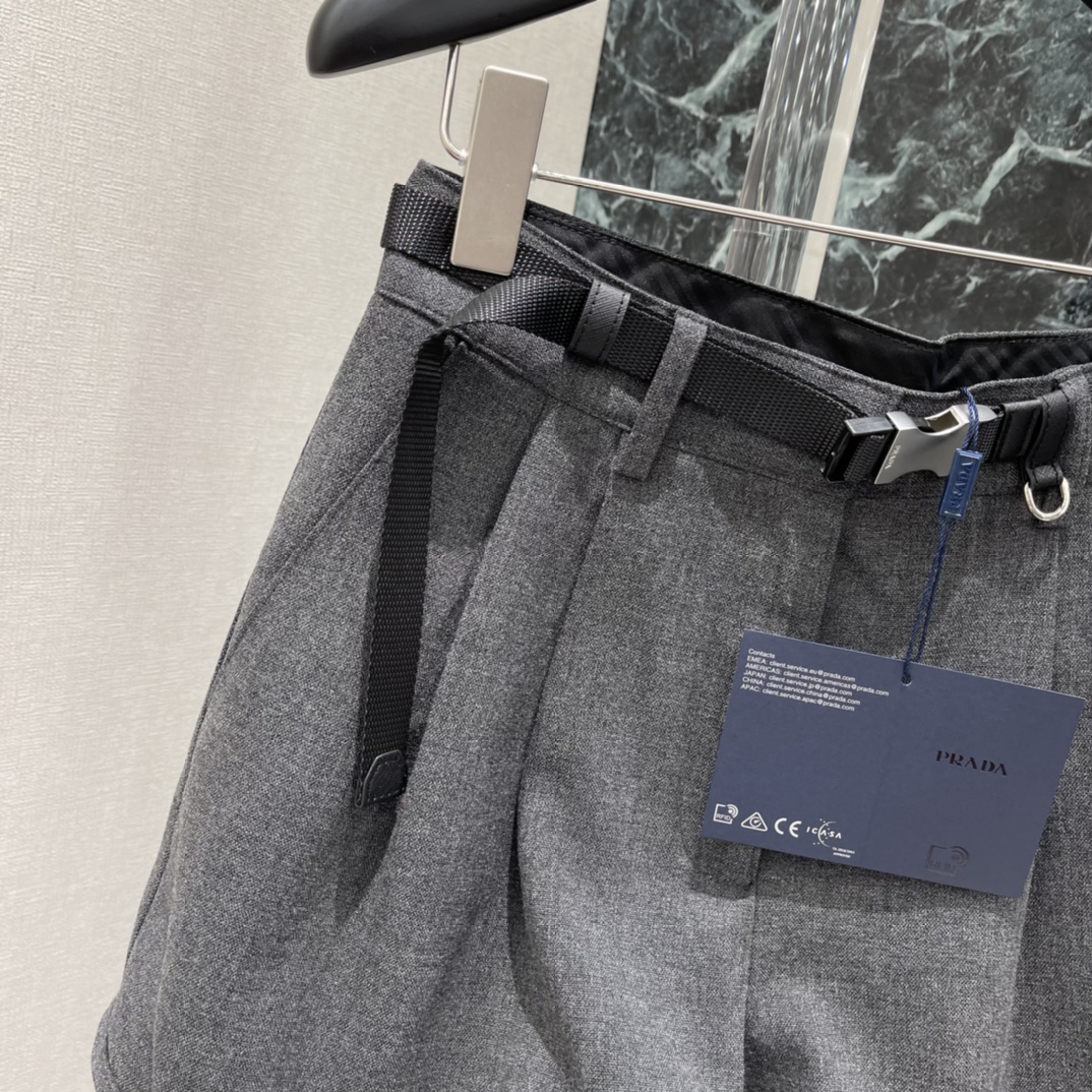 PD 25秋冬新款 高腰西装短裤 面料挺括有垂感 不易起皱 春夏秋都能穿~高腰A字版型显瘦修饰腿型 梨形