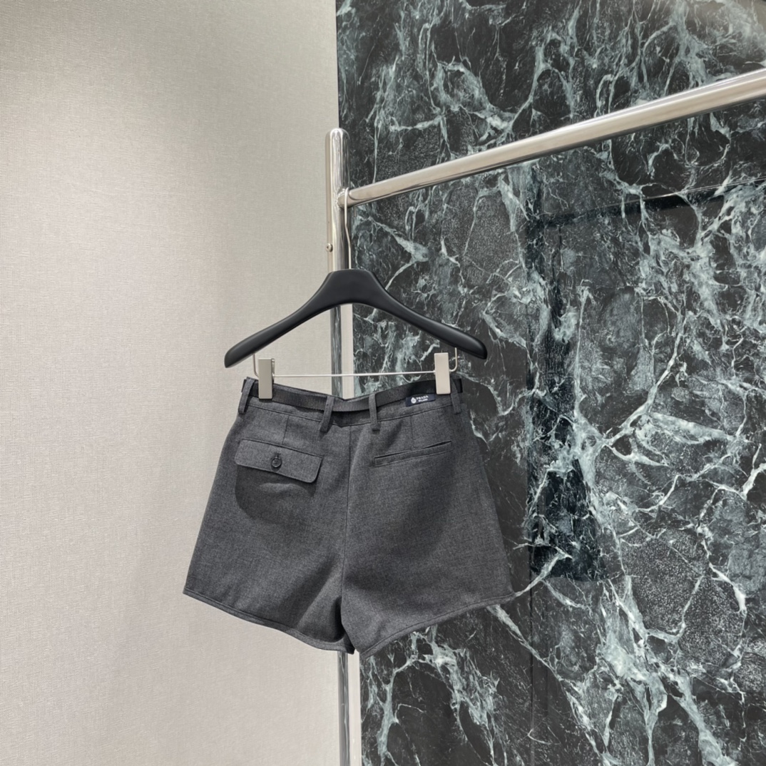 PD 25秋冬新款 高腰西装短裤 面料挺括有垂感 不易起皱 春夏秋都能穿~高腰A字版型显瘦修饰腿型 梨形