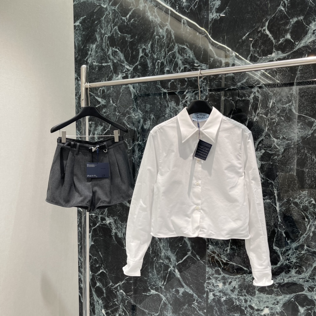 PD 25秋冬新款 高腰西装短裤 面料挺括有垂感 不易起皱 春夏秋都能穿~高腰A字版型显瘦修饰腿型 梨形