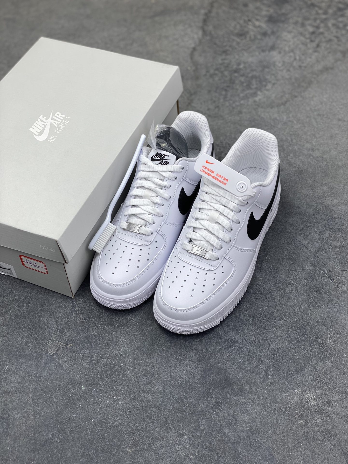 图片[8]-NIke Air Force 1 ‘07 Low 空军一号低帮 运动鞋 休闲鞋 折边针车 工艺难度大 原楦头原纸板 原装鞋盒 定制五金配件 内置全掌气垫 原厂鞋底 货号：CJ0952-100 尺码：36 36.5 37.5 38 38.5 39 40 40.5 41 42 42.5 43 44 44.5 45-选品中心