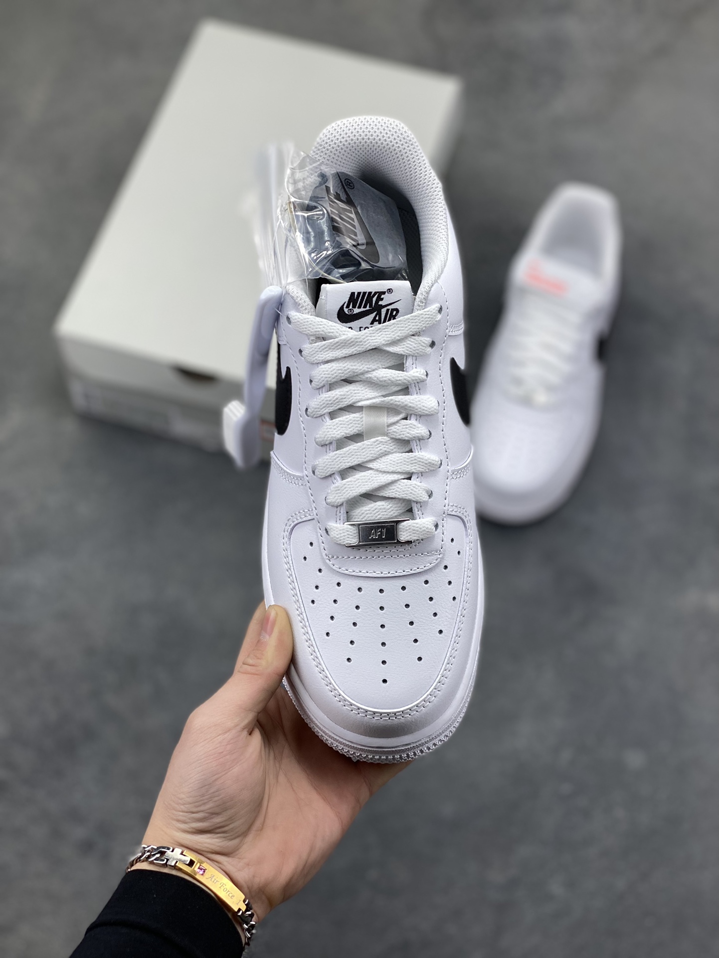 图片[2]-NIke Air Force 1 ‘07 Low 空军一号低帮 运动鞋 休闲鞋 折边针车 工艺难度大 原楦头原纸板 原装鞋盒 定制五金配件 内置全掌气垫 原厂鞋底 货号：CJ0952-100 尺码：36 36.5 37.5 38 38.5 39 40 40.5 41 42 42.5 43 44 44.5 45-选品中心