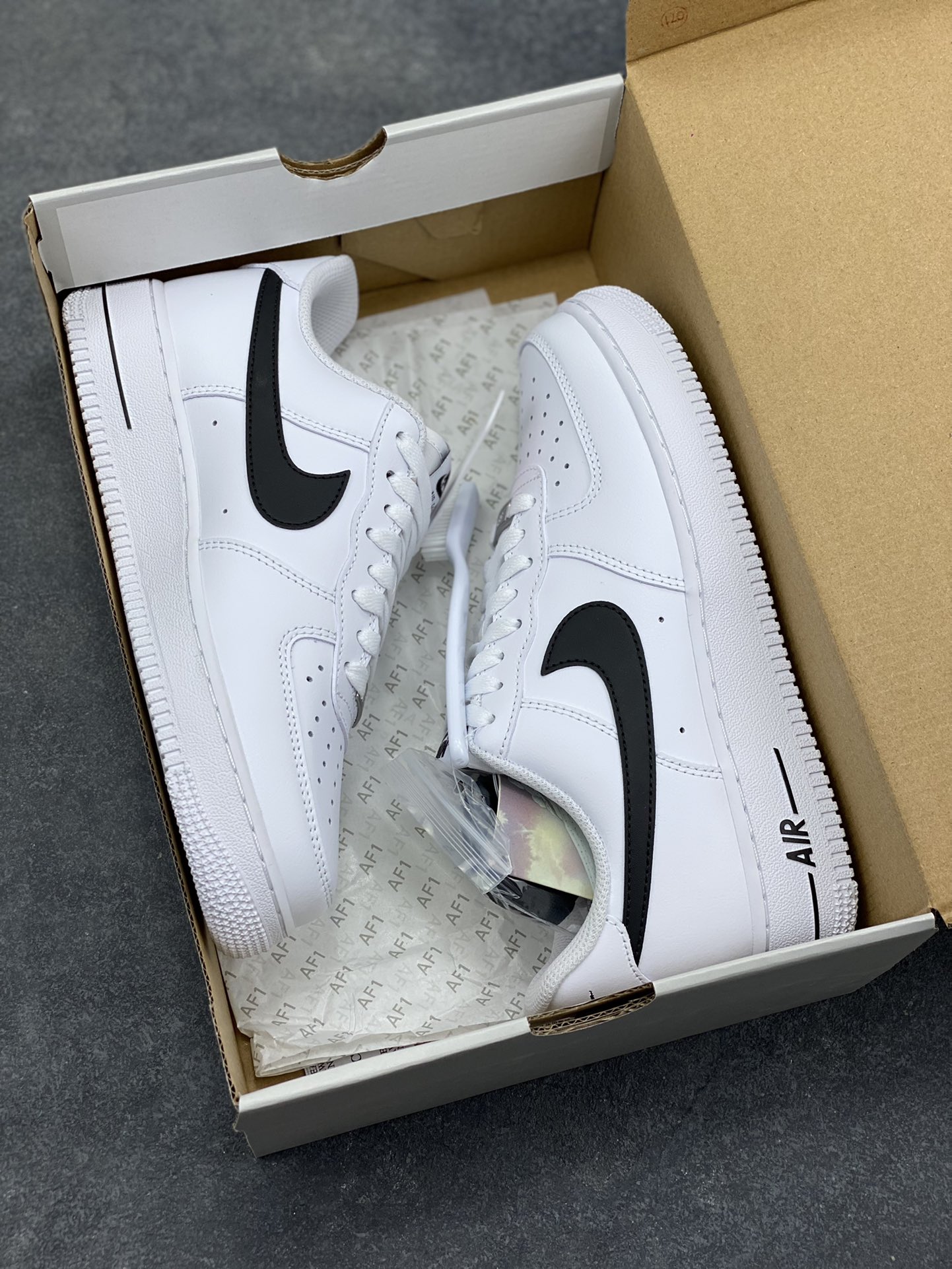 图片[9]-NIke Air Force 1 ‘07 Low 空军一号低帮 运动鞋 休闲鞋 折边针车 工艺难度大 原楦头原纸板 原装鞋盒 定制五金配件 内置全掌气垫 原厂鞋底 货号：CJ0952-100 尺码：36 36.5 37.5 38 38.5 39 40 40.5 41 42 42.5 43 44 44.5 45-选品中心
