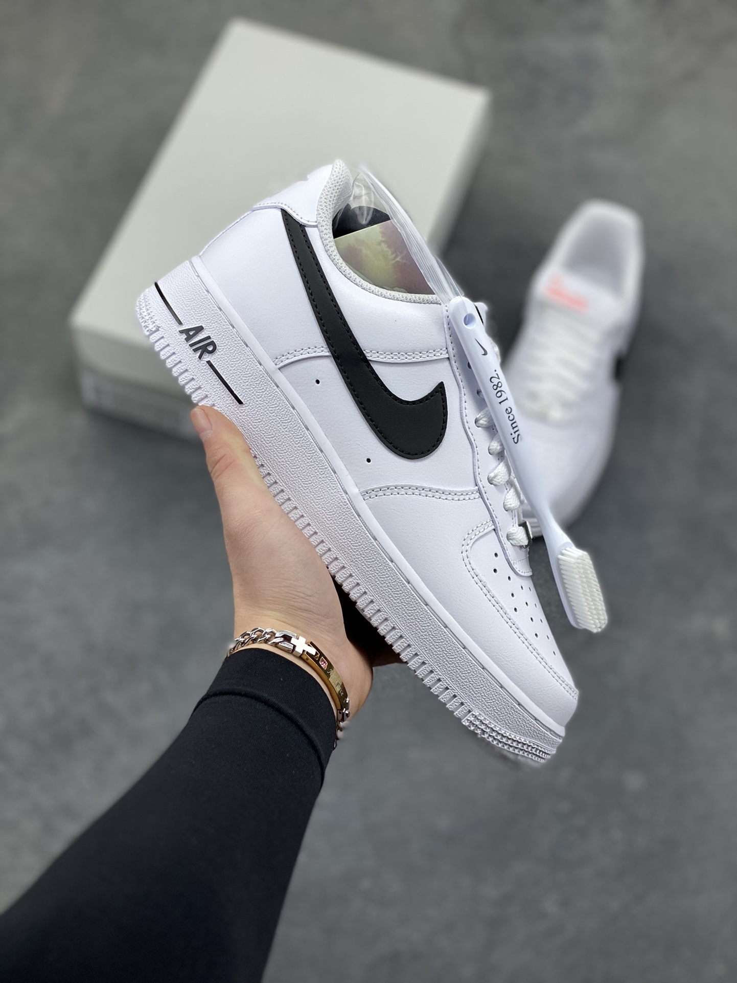 NIke Air Force 1 ‘07 Low 空军一号低帮 运动鞋 休闲鞋 折边针车 工艺难度大 原楦头原纸板 原装鞋盒 定制五金配件 内置全掌气垫 原厂鞋底 货号：CJ0952-100 尺码：36 36.5 37.5 38 38.5 39 40 40.5 41 42 42.5 43 44 44.5 45-选品中心