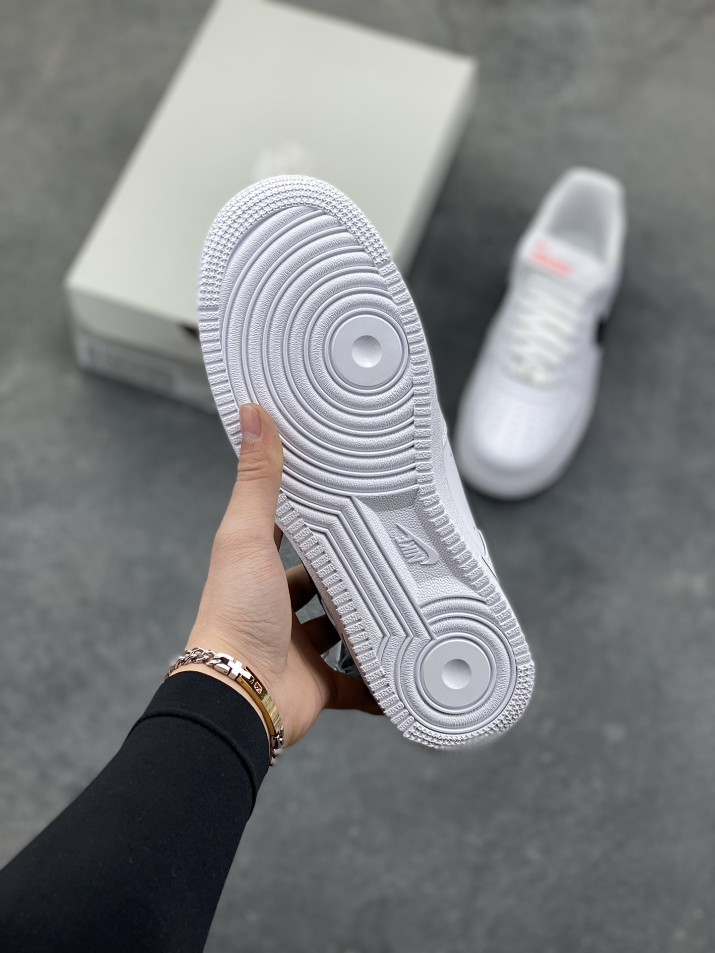 图片[5]-NIke Air Force 1 ‘07 Low 空军一号低帮 运动鞋 休闲鞋 折边针车 工艺难度大 原楦头原纸板 原装鞋盒 定制五金配件 内置全掌气垫 原厂鞋底 货号：CJ0952-100 尺码：36 36.5 37.5 38 38.5 39 40 40.5 41 42 42.5 43 44 44.5 45-选品中心
