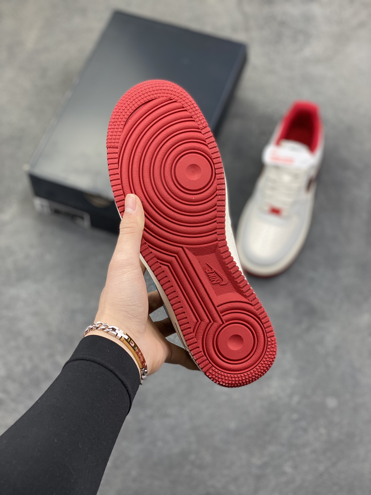 图片[5]-NIke Air Force 1 ‘07 Low 空军一号低帮 运动鞋 休闲鞋 折边针车 工艺难度大 原楦头原纸板 原装鞋盒 定制五金配件 内置全掌气垫 原厂鞋底 货号：IM7380-030 尺码：36 36.5 37.5 38 38.5 39 40 40.5 41 42 42.5 43 44 44.5 45-选品中心